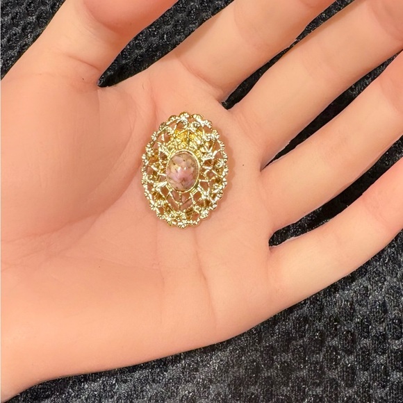 Vintage Gold Filigree Oval Scarf Slide
Clip with Pink/Peach Marbled Cabochon - Picture 13 of 13